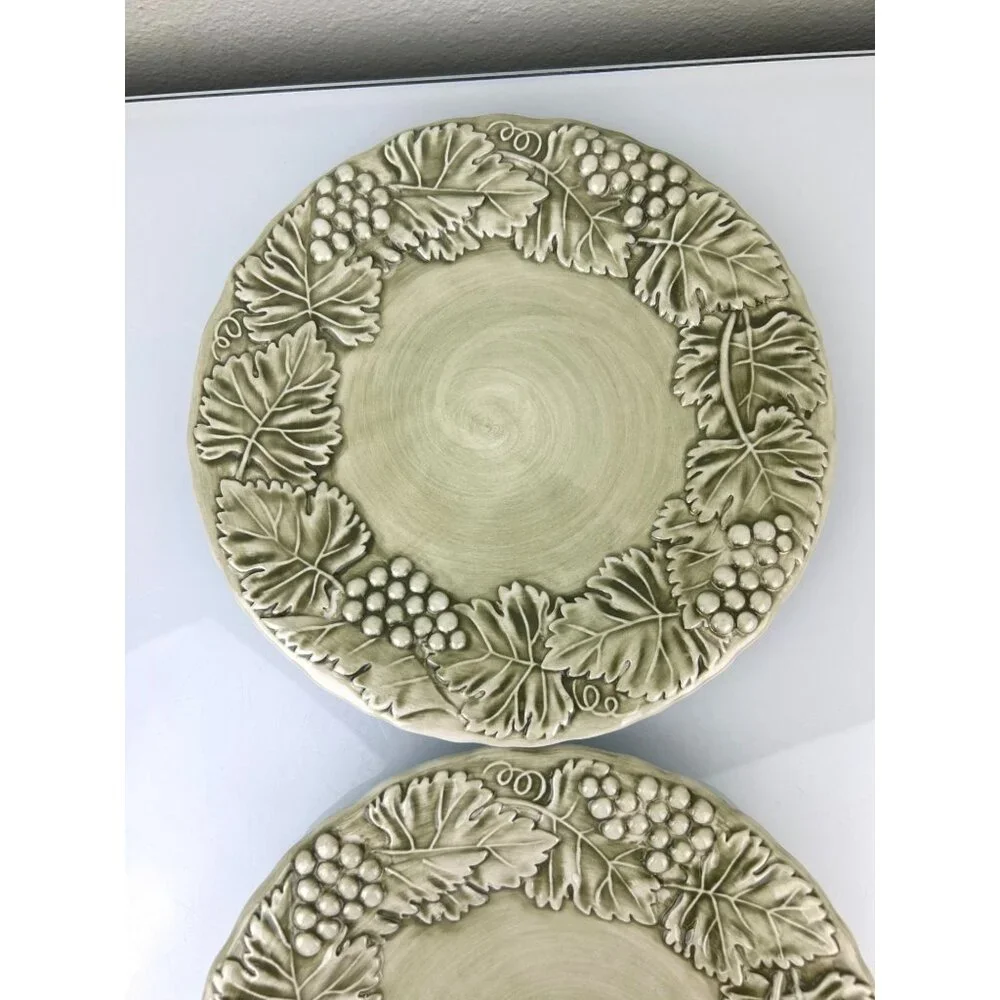 Williams Sonoma Napa Sage Green Italy Leaf & Grape Salad Plates 8.75